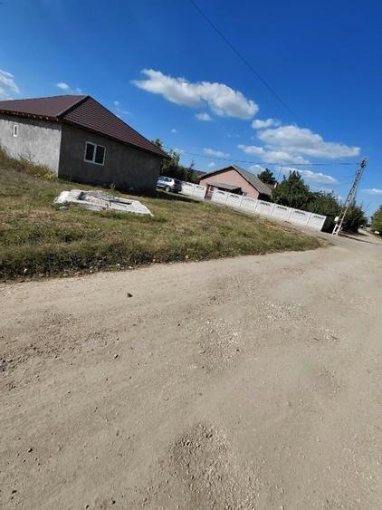 Casă individuală cu 5 camere cu Teren 680 Mp în Cobadin