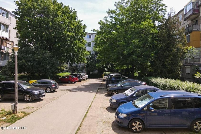 Apartament cu 3 camere semidecomandat în Șagului