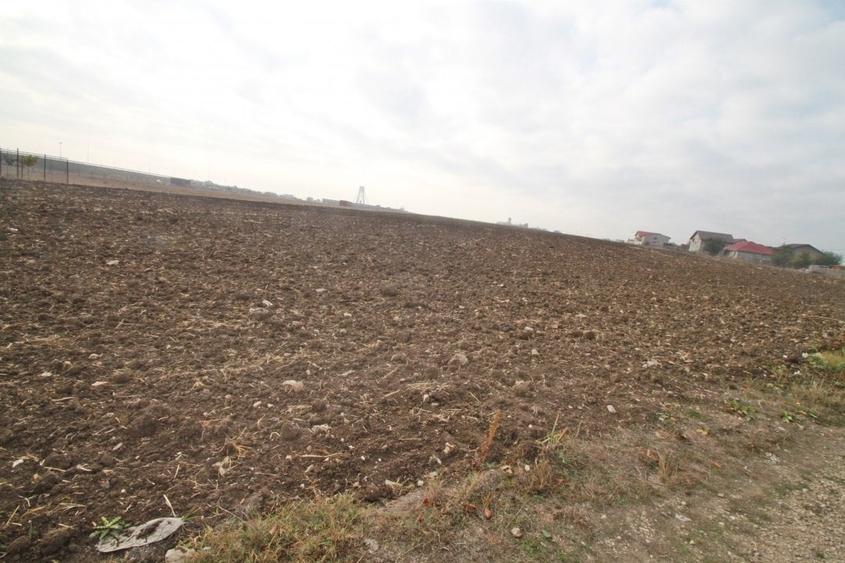 Teren Construcții intravilan de 17000 mp, în Lazu