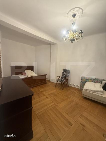 Casă cu 8 camere cu Teren 400 Mp în Central