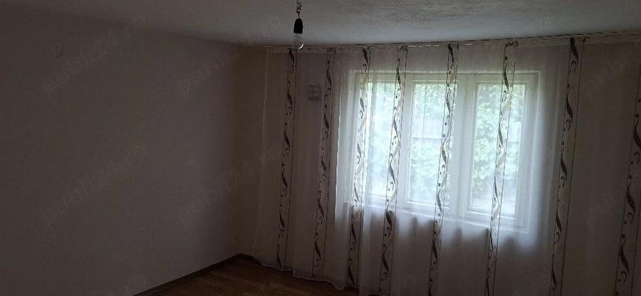 Casă cu 3 camere cu Teren 1000 Mp în Bratia din Deal