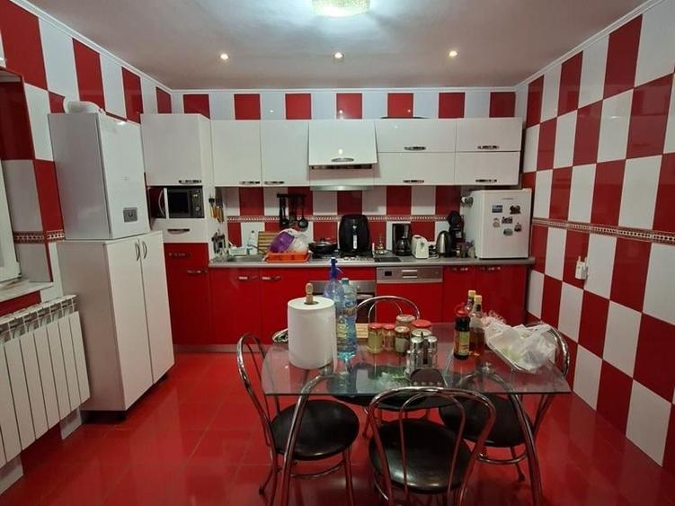 Casă individuală cu 4 camere cu Teren 350 Mp în Cârcea