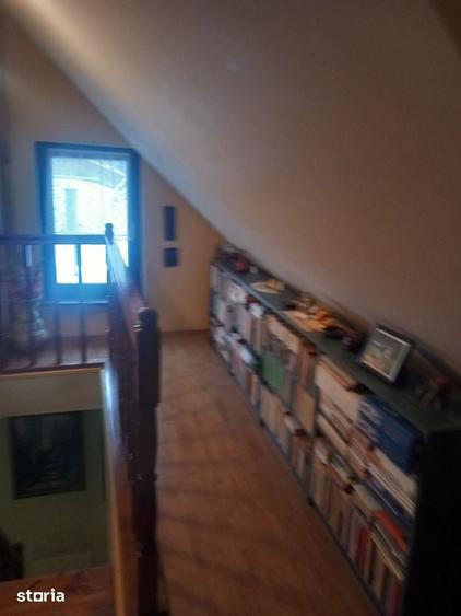Casă cu 9 camere cu Teren 120 Mp în Central
