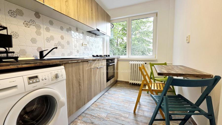 Apartament cu 2 camere semidecomandat, mobilat în Militari