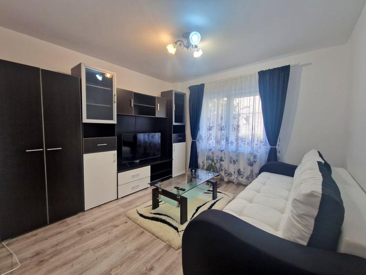 Apartament cu 3 camere decomandat în Plopilor