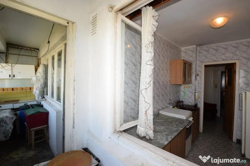 Apartament cu 3 camere decomandat în Dristor