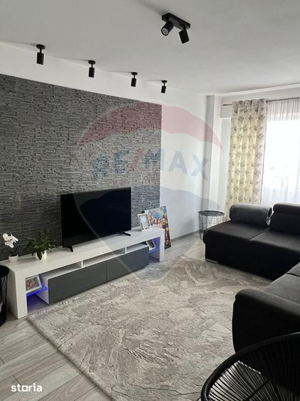 Apartament cu 3 camere decomandat în Dârste
