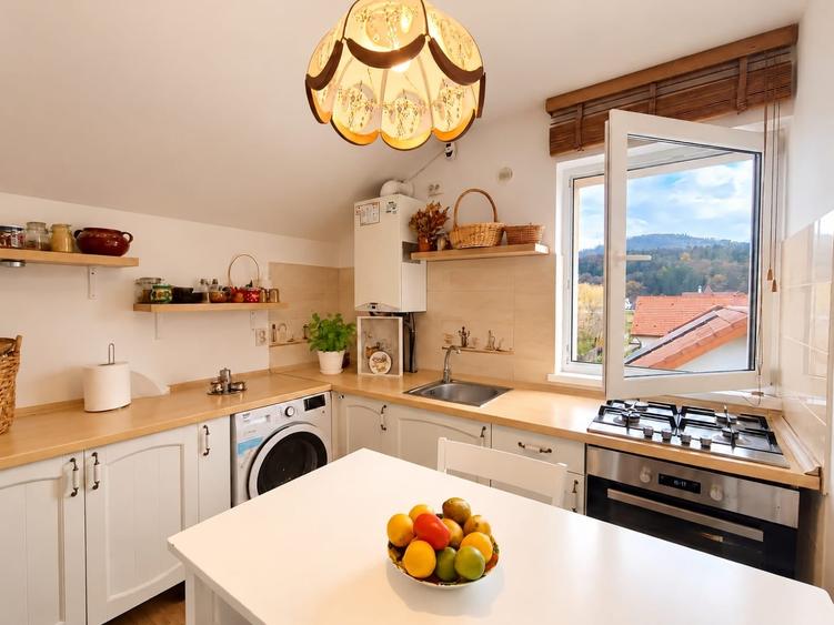 Apartament cu 2 camere semidecomandat în Cristian