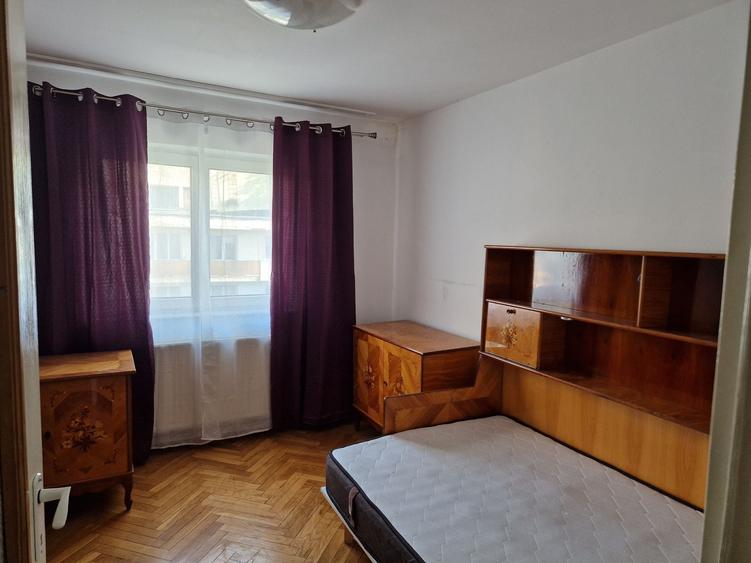 Apartament cu 3 camere decomandat în 7 Noiembrie