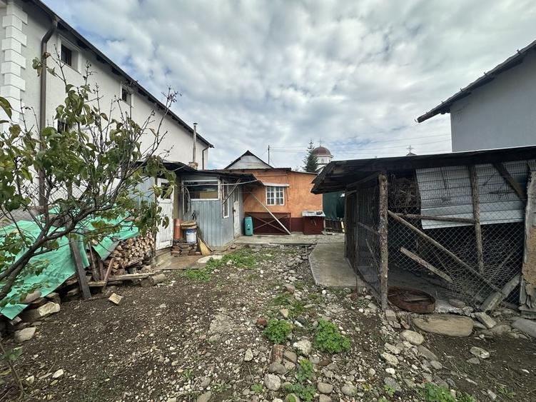 Casă cu 3 camere în Cocoșești