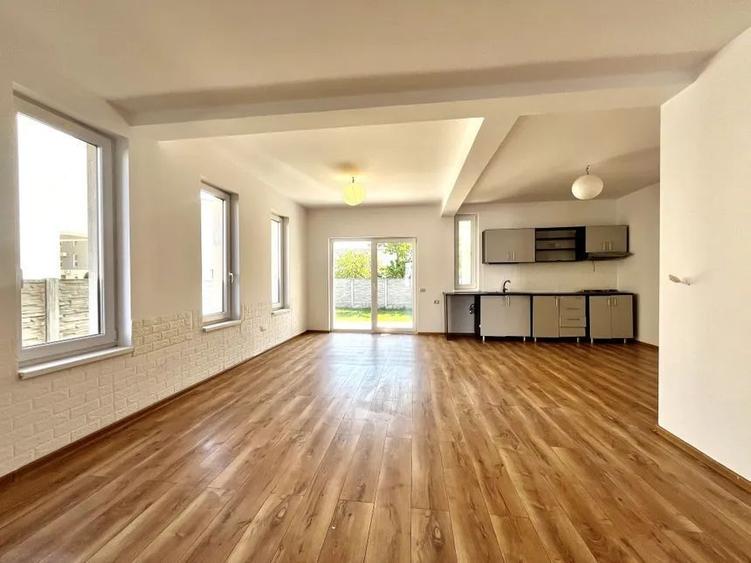 Duplex cu 5 camere cu Canalizare în Giroc