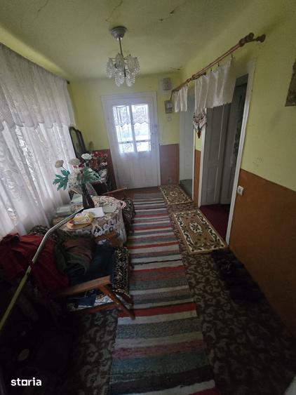Casă cu 2 camere cu Teren 4100 Mp în Petrești