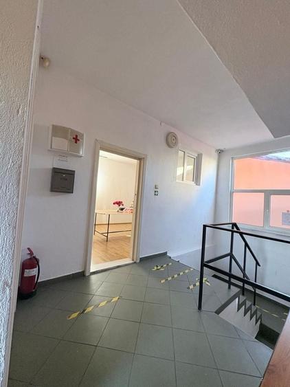 Casă individuală cu 10 camere cu Canalizare în Central