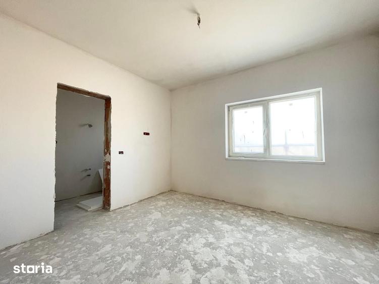 Casă cu 3 camere cu Teren 334 Mp în Berzovia