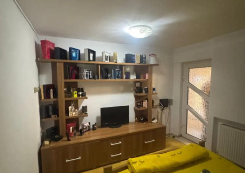Apartament cu 3 camere semidecomandat în Orașul Vechi