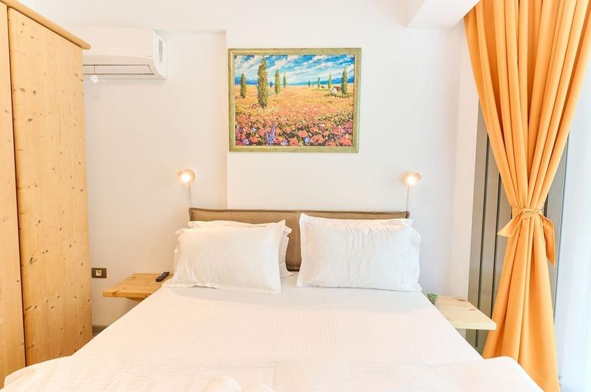 Apartament cu 3 camere decomandat în Mamaia-Sat