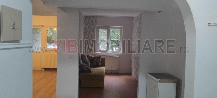 Apartament cu 3 camere decomandat în Lipovei