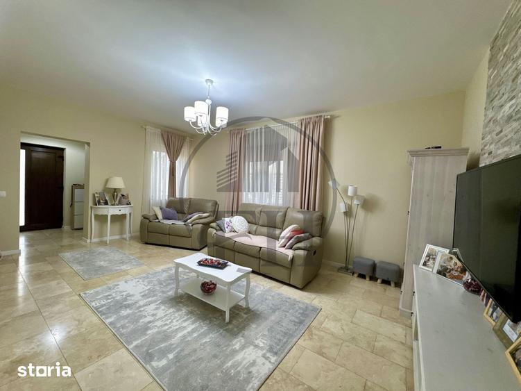 Casă cu 4 camere cu Teren 300 Mp în Agigea