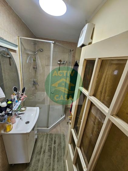 Casă cu 7 camere cu Teren 210 Mp în Central