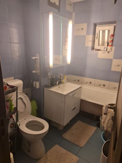 Apartament cu 2 camere semidecomandat în Rovine