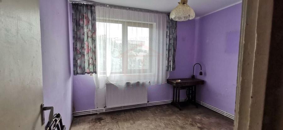 Apartament cu 3 camere decomandat în Mazepa 1