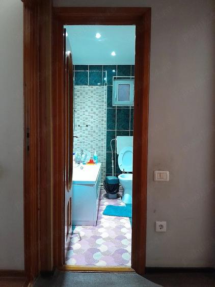 Apartament cu 3 camere decomandat în Obor
