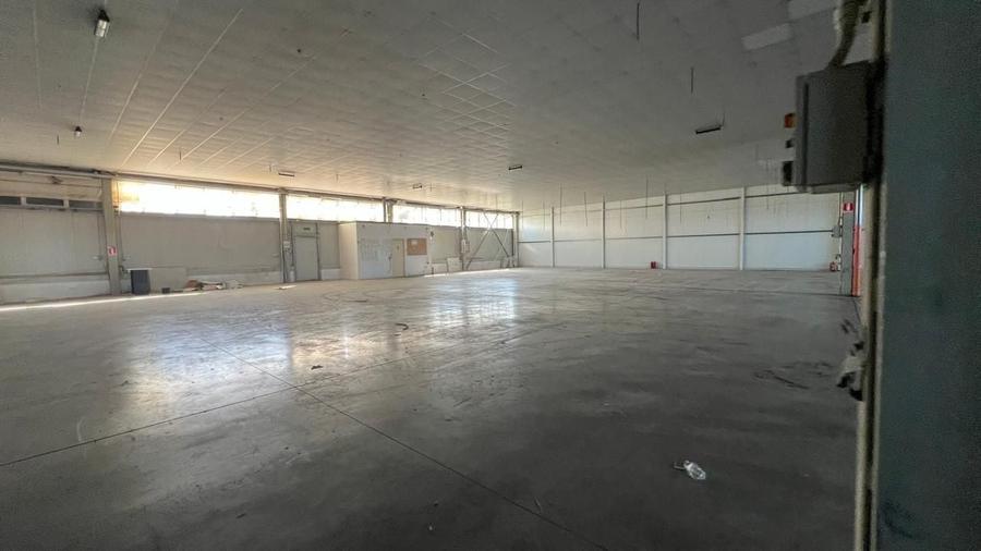 Spațiu comercial, de 1,400 mp, în Aeroport