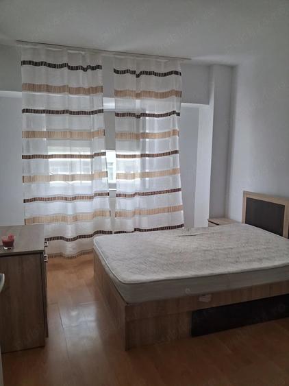 Apartament cu 3 camere decomandat în Milcov