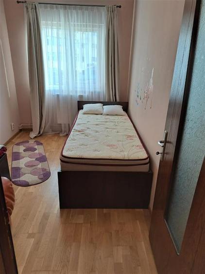 Apartament cu 3 camere decomandat în Baza 3