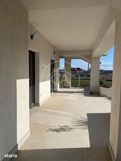 Casă cu 6 camere decomandat cu Teren 498 Mp în Nufărul