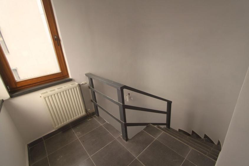 Birou, de 205 mp, în Sud