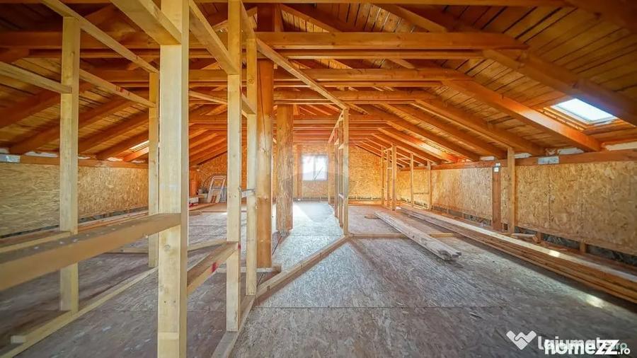 Casă cu 5 camere cu Teren 700 Mp în Sânpetru