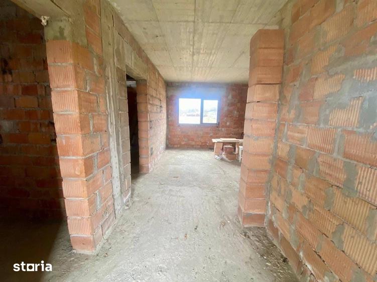 Casă cu 4 camere cu Teren 1600 Mp în Central