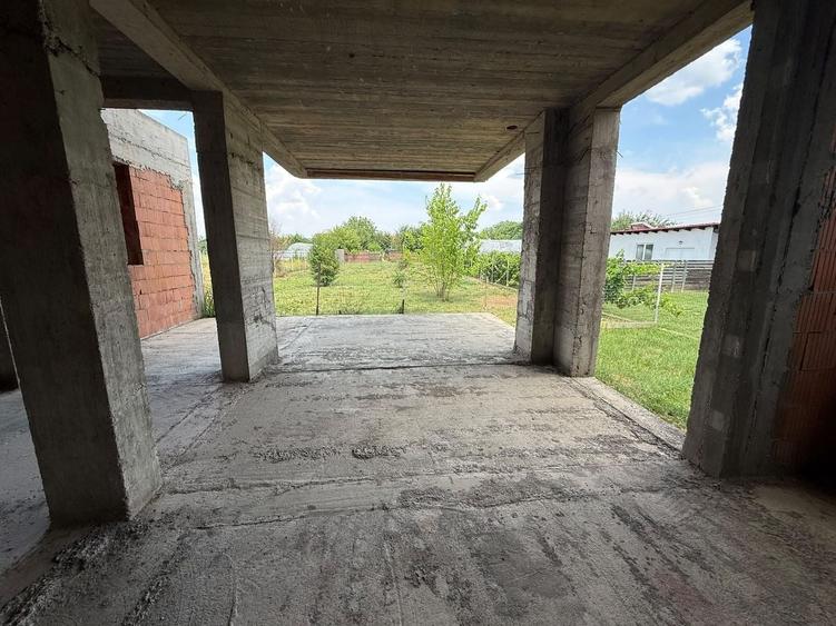 Casă individuală cu 5 camere cu Canalizare în Peciu Nou
