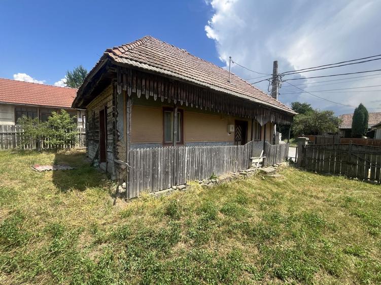 Casă individuală cu 2 camere cu Canalizare în Păpăuți