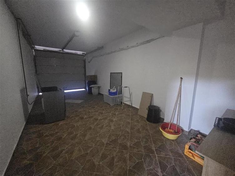 Apartament cu 4 camere decomandat, mobilat în Dămăroaia