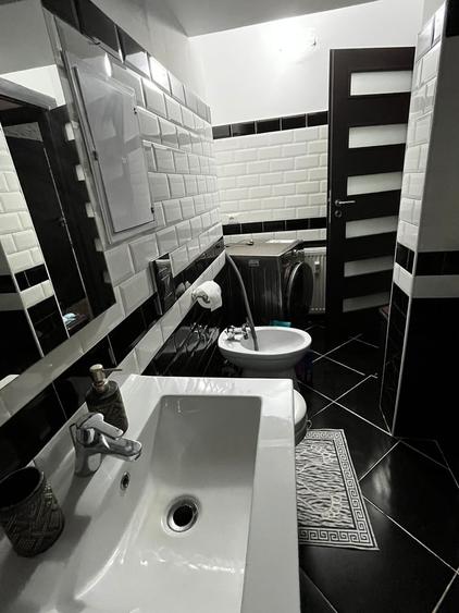 Apartament cu 4 camere decomandat în Veteranilor