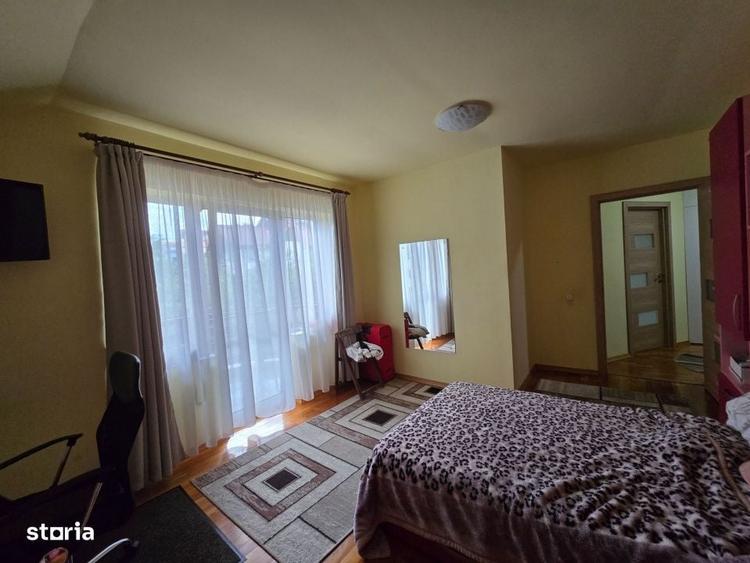 Casă cu 4 camere în Bună Ziua