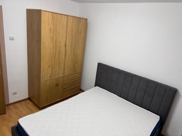 Apartament cu 4 camere semidecomandat, mobilat în Dristor
