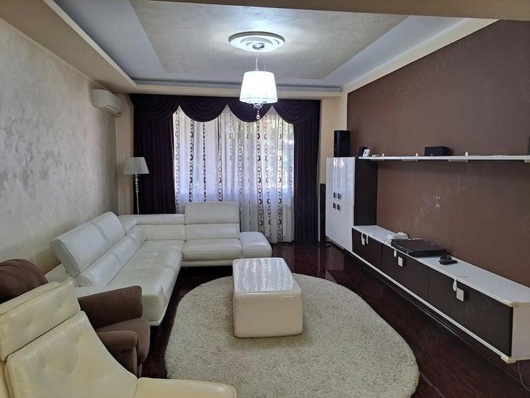 Apartament cu 4 camere decomandat în Cetate