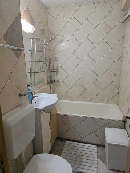 Garsonieră decomandată în Costin Georgian