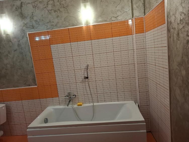 Apartament cu 3 camere decomandat, mobilat în Central