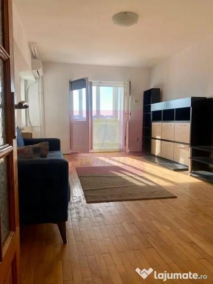 Apartament cu 4 camere decomandat, mobilat în Decebal