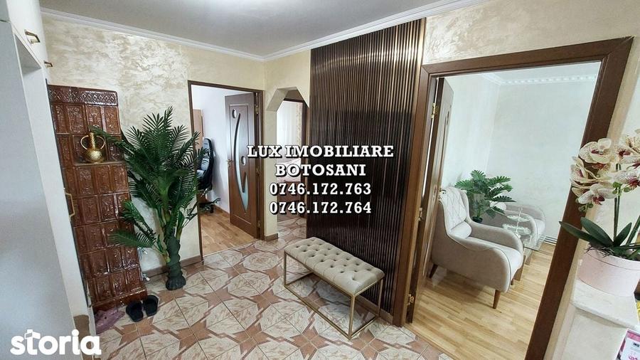 Apartament cu 3 camere decomandat în Central