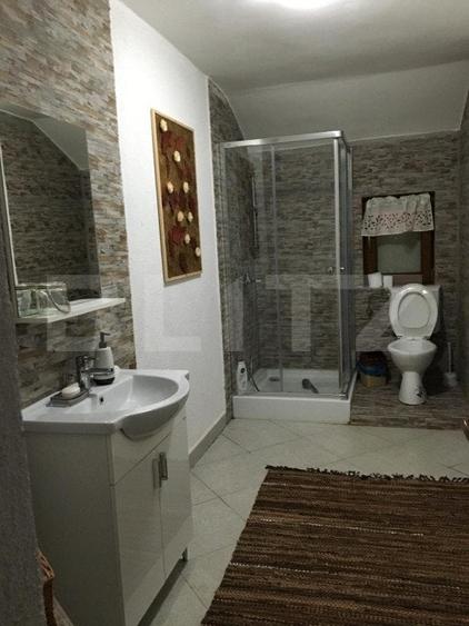 Casă individuală cu 8 camere cu Canalizare în Exterior Est
