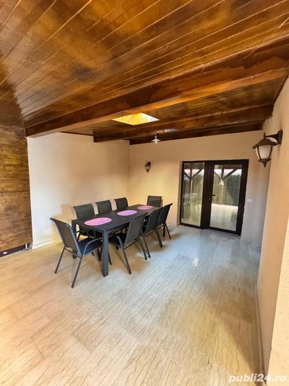 Casă cu 6 camere în Dumbrăvița