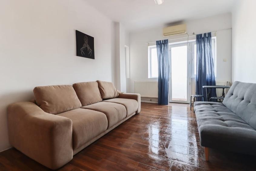 Apartament cu 3 camere semidecomandat, mobilat în P-ța Muncii