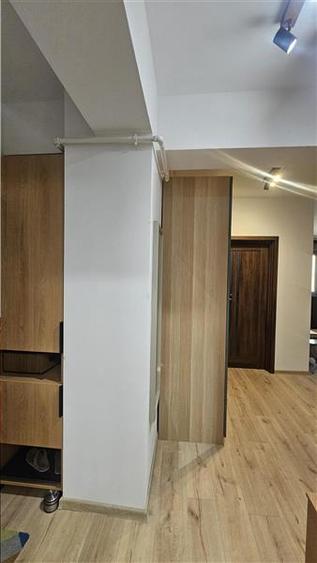 Apartament cu 2 camere semidecomandat, mobilat în Pajura