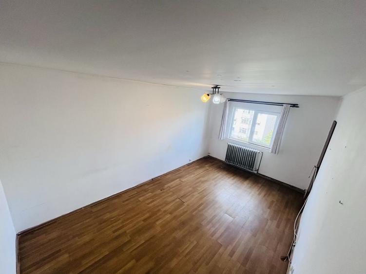 Apartament cu 3 camere decomandat în Alexandru cel Bun