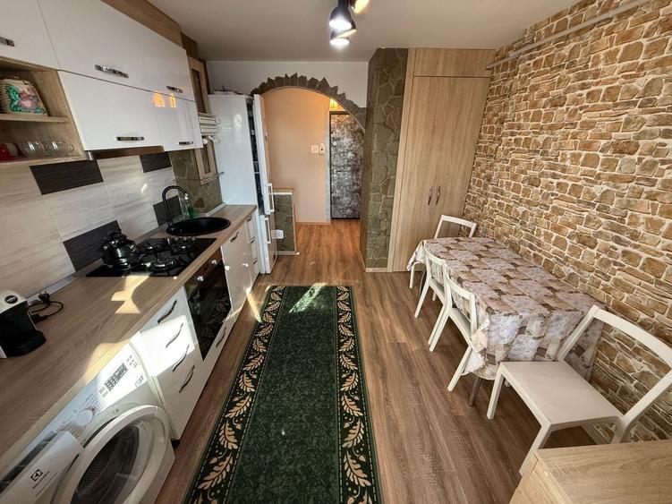 Apartament cu 2 camere decomandat, mobilat în Poiana Câmpina